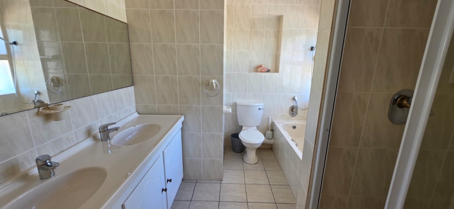 6 Bedroom Property for Sale in Vermont Western Cape